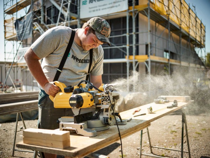 HOLZ UND FASSADENBAU CF020446