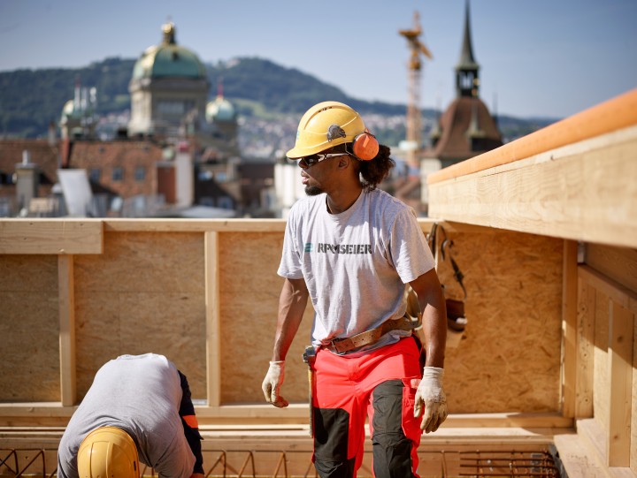 1 SANIERUNG UMBAUTEN Metropol CF021098