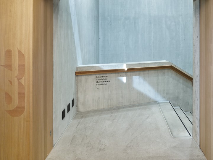 Schulhaus Port CF021716