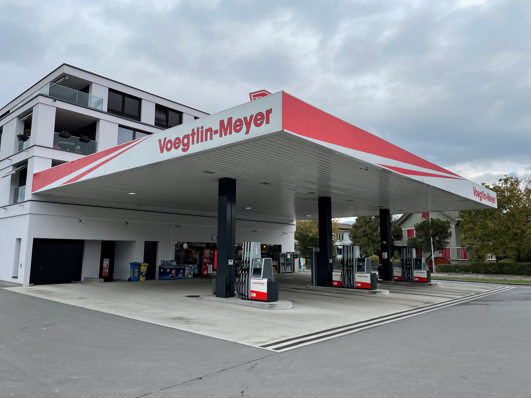 Luxus Tankstelle Mit Dusche In Der Nahe Bildernull