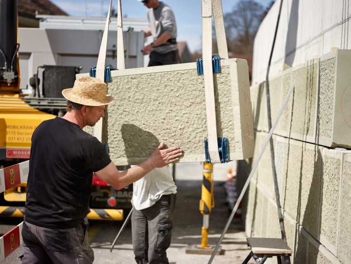 vonDach Muri Kirchenmauer CF017249